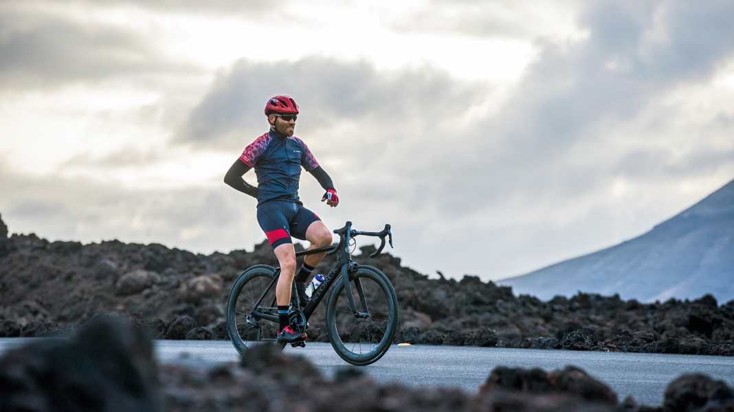The 10 best exercises against back pain when road cycling