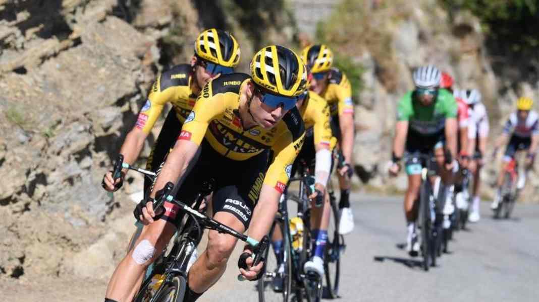 Aide, sprinter, grimpeur : le "touche-à-tout" van Aert favori