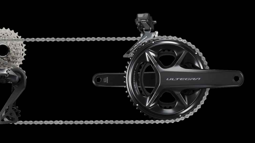 Shimano Ultegra Di2 : Nouveau dérailleur R8100 proche du groupe de vélos de course haut de gamme