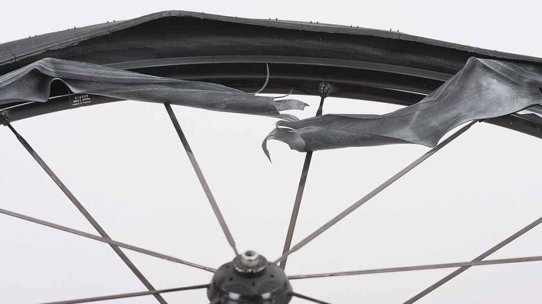Contrôle des roues et des pneus pour les courses en montagne