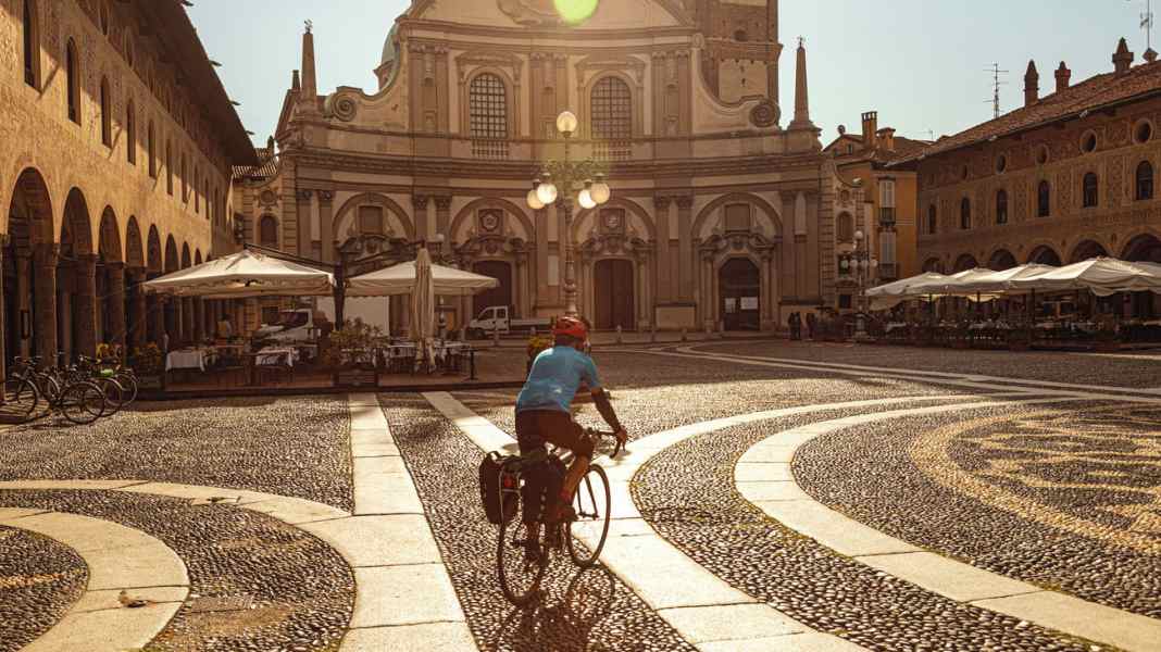 Tour of Italy including Sicily and Sardinia - With luggage: Giro d' Italia in four weeks
