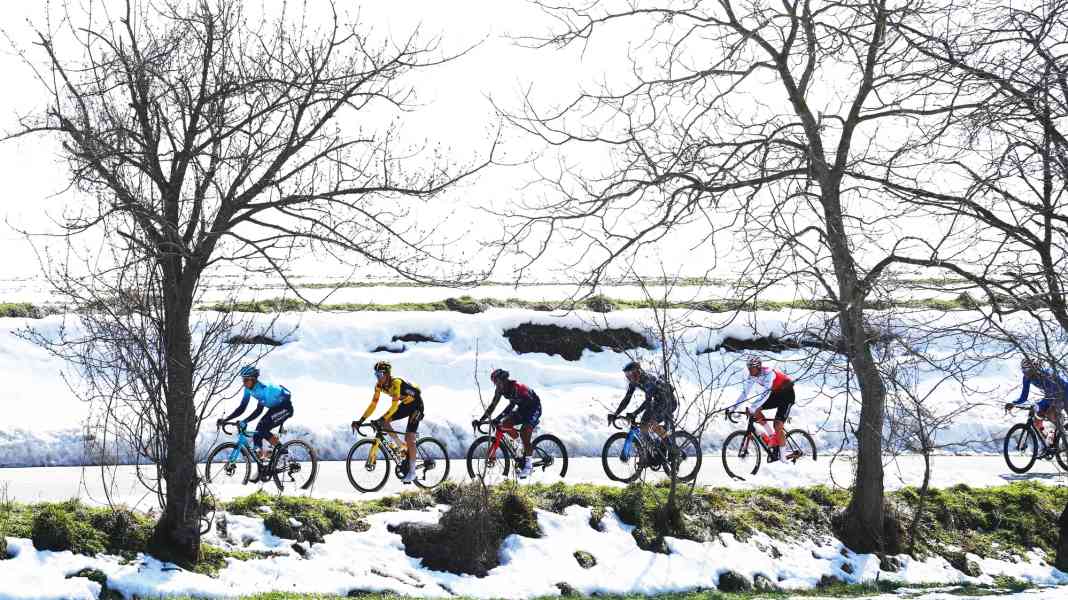 Cold feet on a road bike? TOUR gives tips for keeping warm