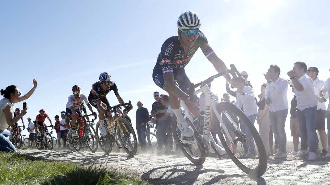 "Please fasten your seatbelts!": Ludewig on the Pave stage, van der Poel vs. van Aert, Alpecin-Fenix & Tour favourites