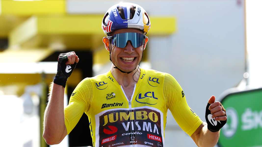 Van Aert extends long-term contract with Jumbo-Visma team