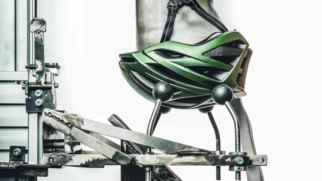 Road bike helmets with MIPS: 13 helmets in a crash test