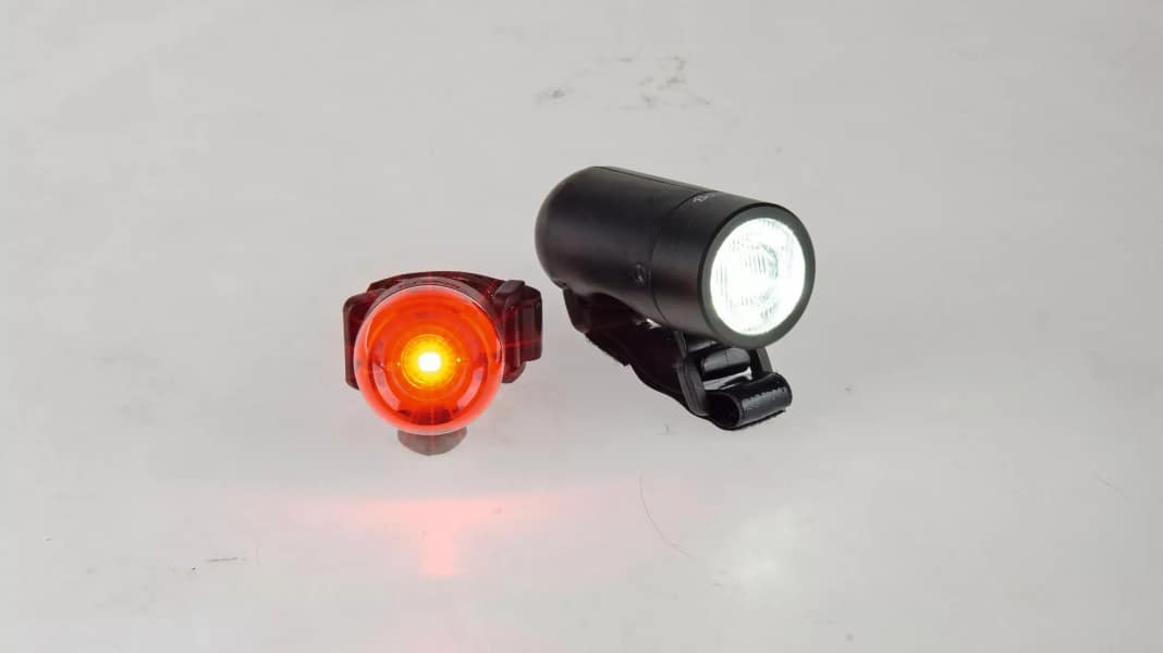 Light set from Knog: Headlight and rear light in the TOUR test