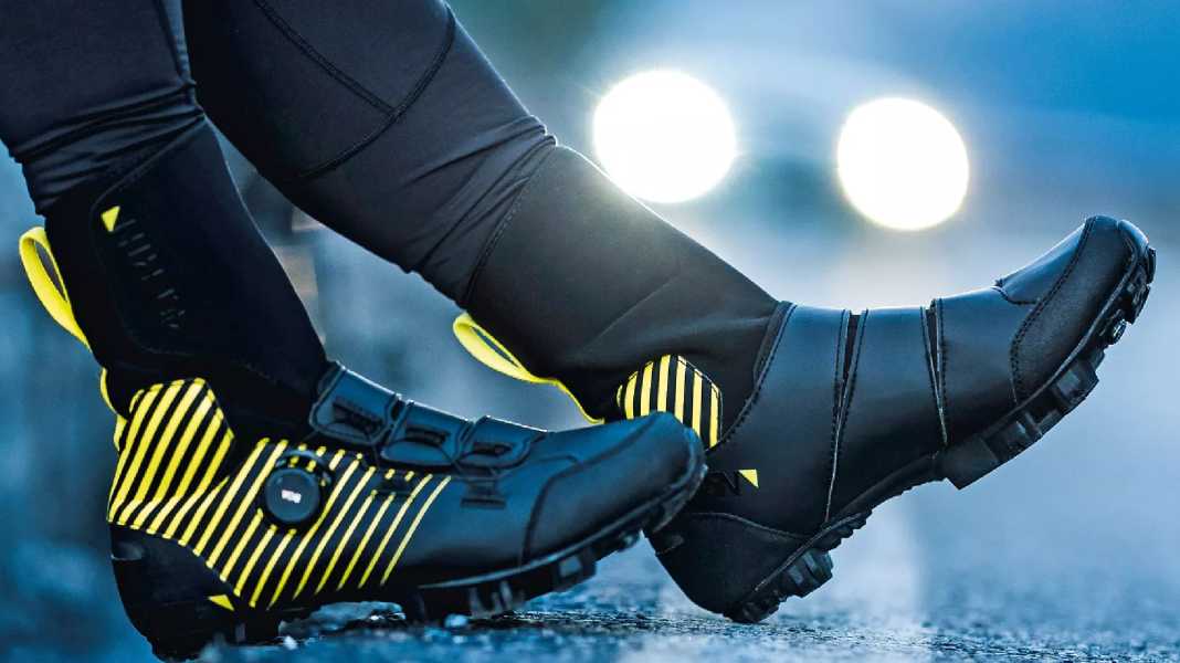Winter cycling shoes: which sole is better? The road bike sole or the sole with tread?