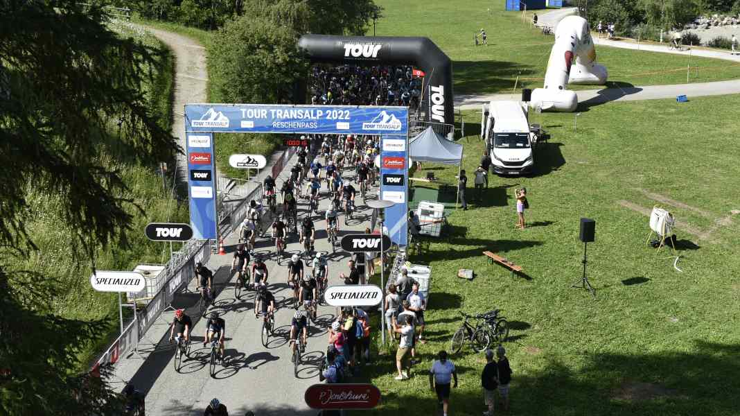Coup d'envoi du TOUR Transalp 2022