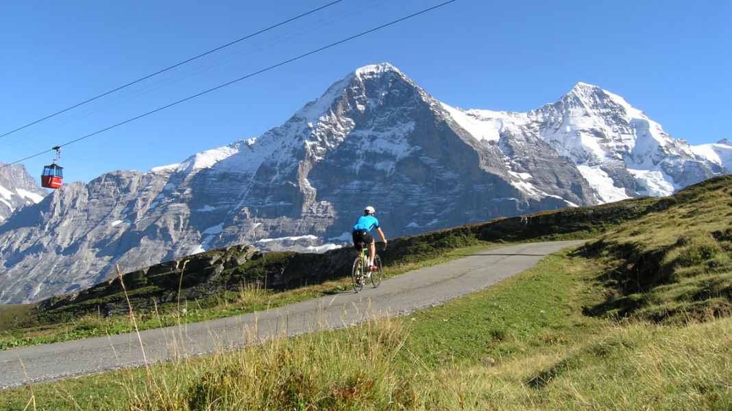 Climbs in Switzerland: Männlichen - Männlichen: Narrow magnificent road