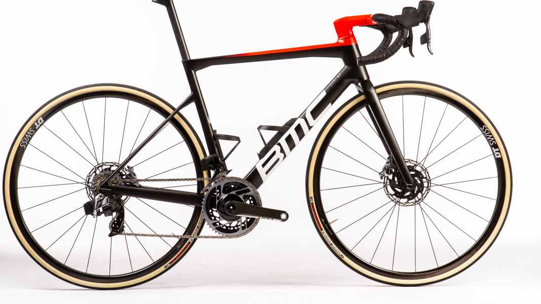 Neuheiten 2021: BMC Teammachine SLR 01 - Neue Teammachine: Leichter, steifer – und schneller!