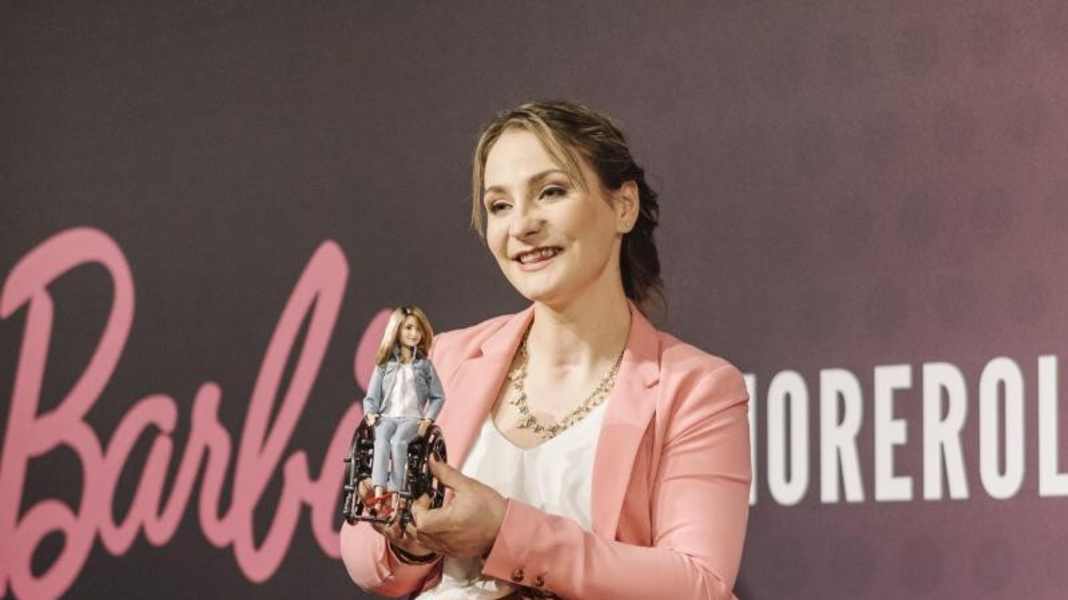 Un fabricant rend hommage à Vogel en créant sa propre poupée "Barbie".