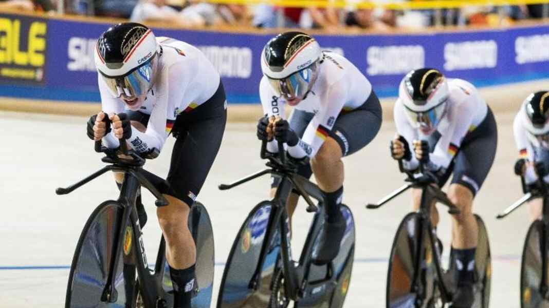 German fours set German records at World Cup opener