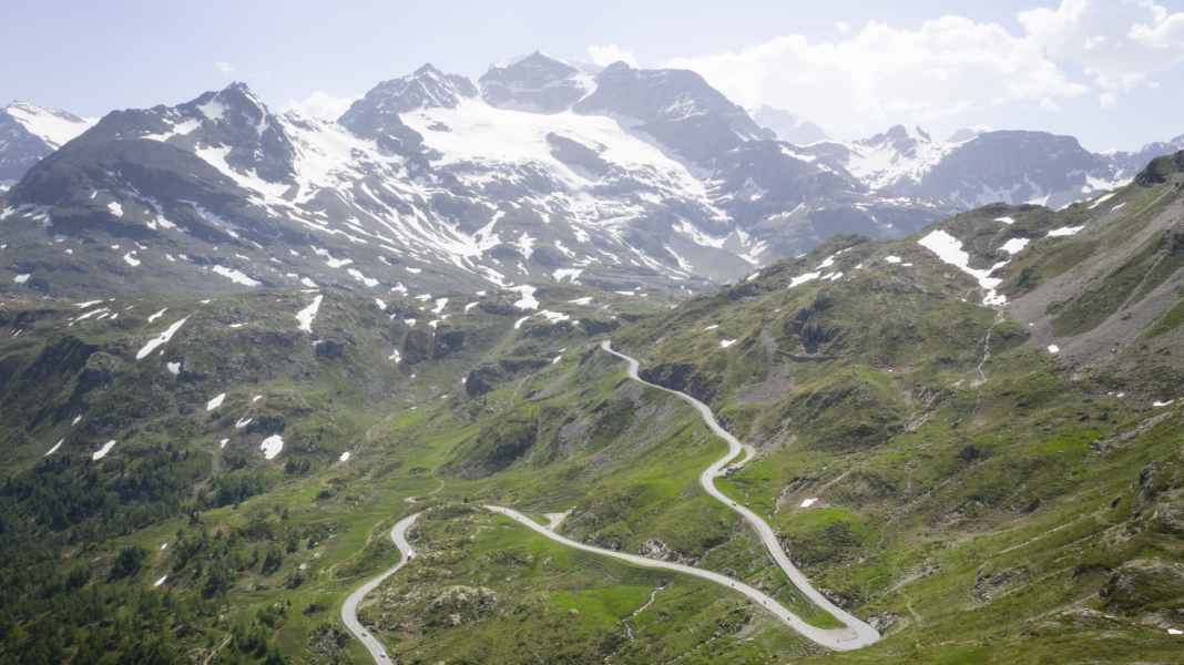 TOUR Transalp 2021 - La course par étapes attire avec de nouvelles routes de montagne