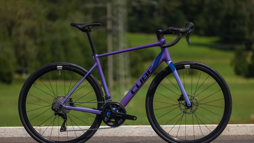 Cube Attain HPA SLX: Hochwertiges Alu-Rennrad für wenig Geld