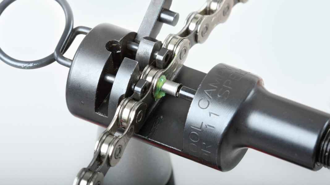 Changing the chain on a road bike: instructions for Shimano/Campagnolo/SRAM