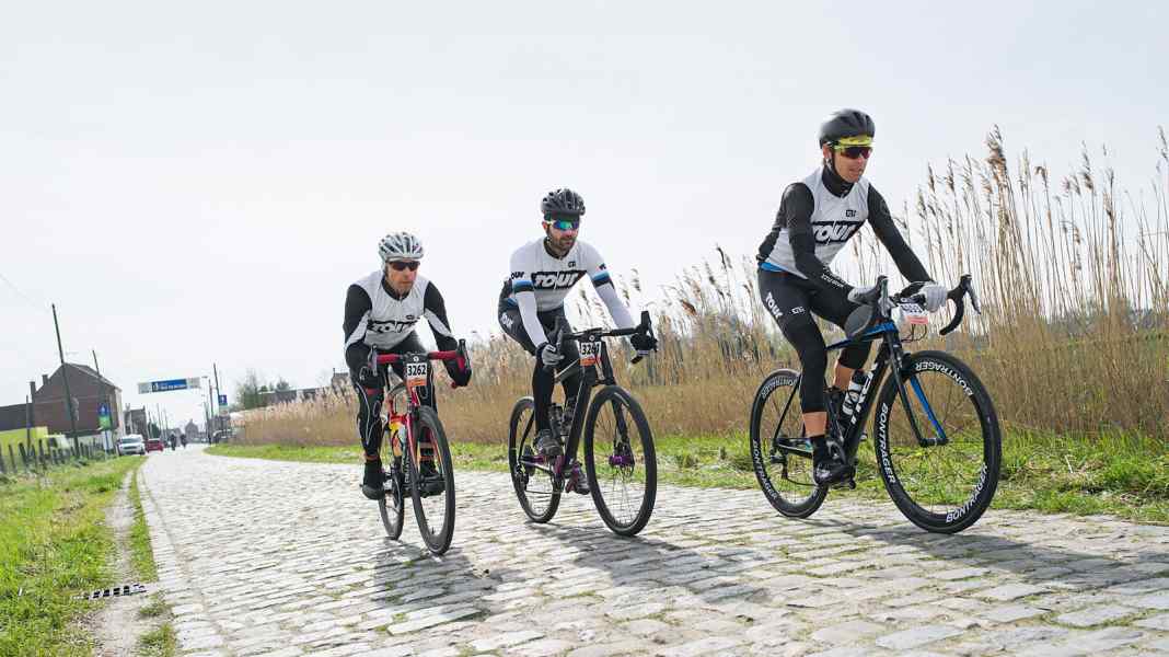 Assouplissement : 3 vélos de course avec suspension en test comparatif