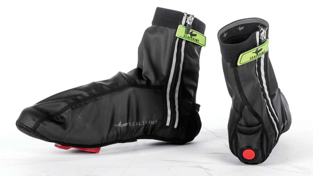 Test 2015: Sealskinz Überschuhe für Rennradfahrer - Leuchtende Überschuhe für Rennradler von Sealskinz im Test