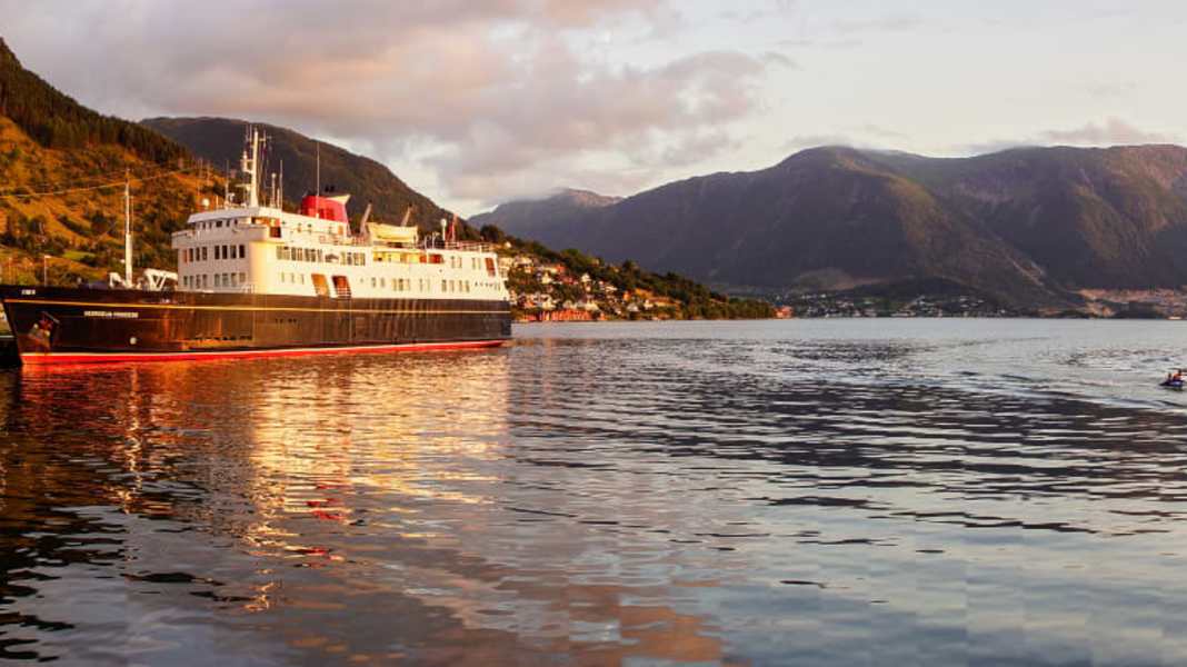Road bike tours in Fjord Norway - Fjord Norway's dramatic scenery for road cyclists