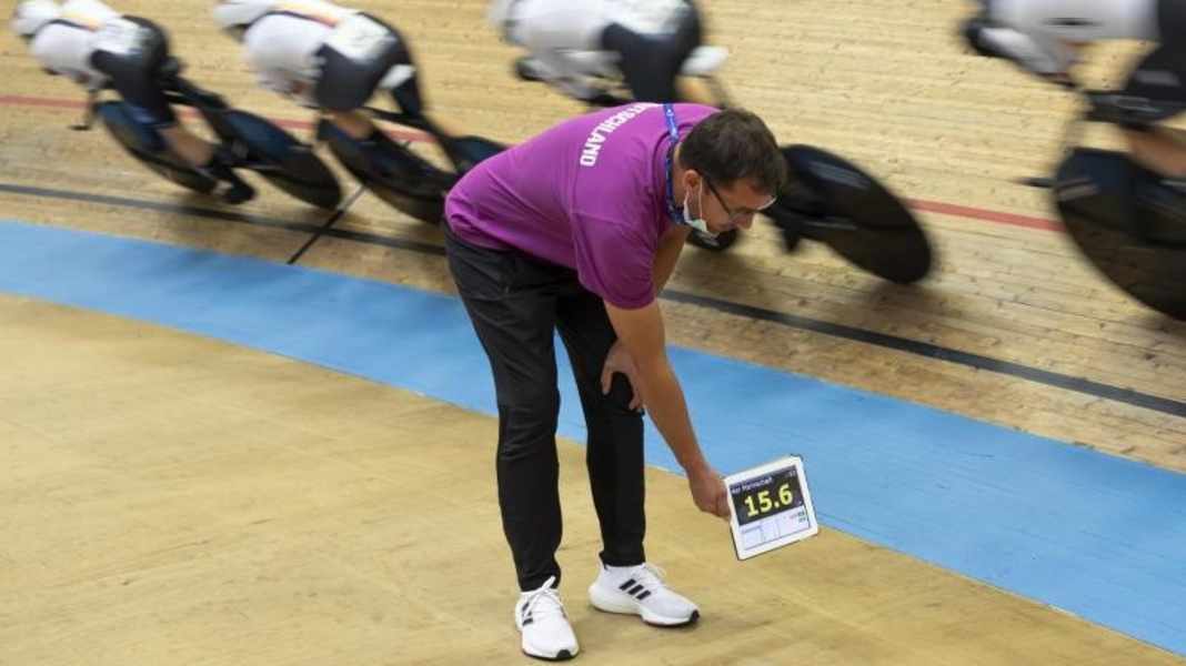 Women's track cycling foursome with top time in qualification