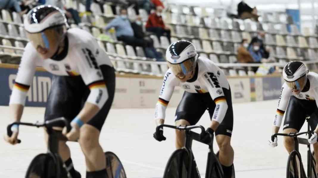 Hinze's railway redemption no reason for champagne