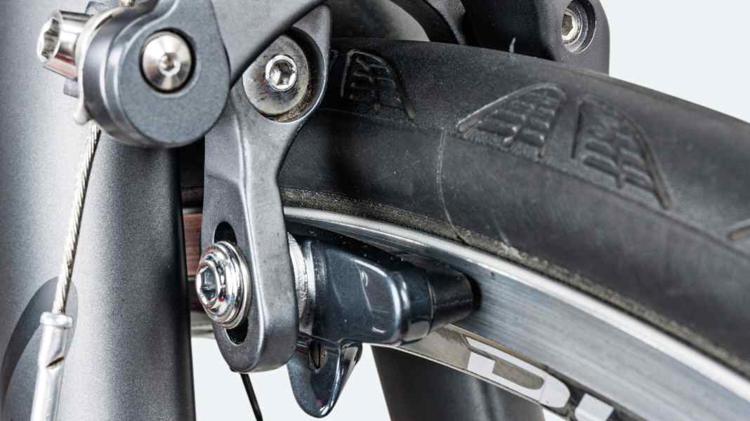 Remplacer les plaquettes de frein sur le vélo de course - comment maintenir les freins en bon état sur le vélo de course