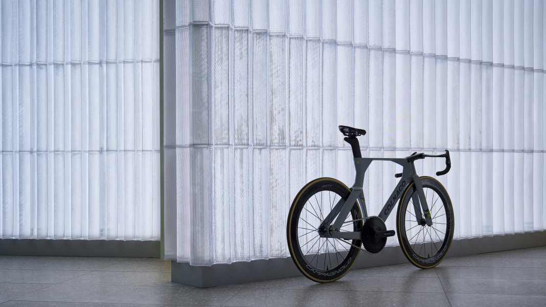 High-end track racing bike: The new Colnago T1Rs