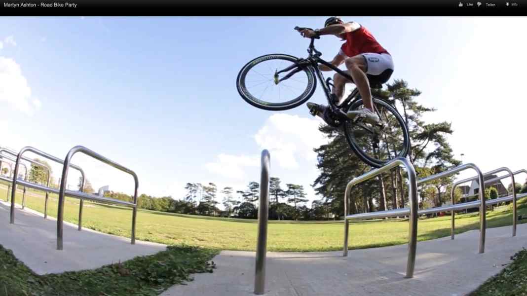 Circus-ready racing bike stunts