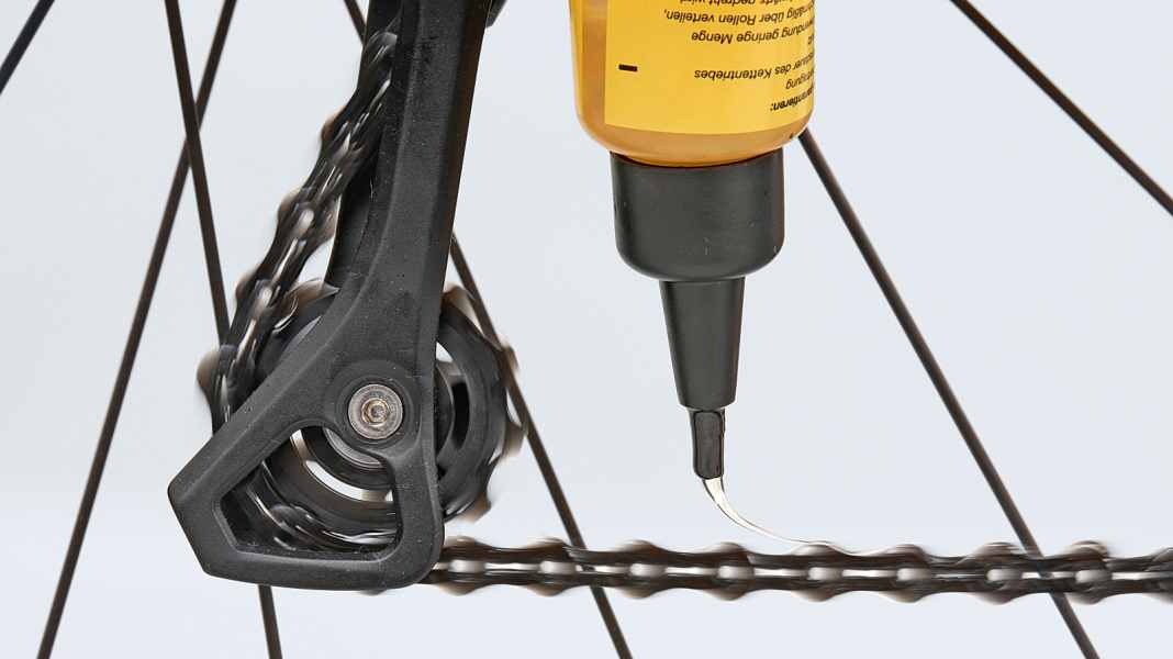 Care products for road bikes: oil, wax, grease - what road bikes love