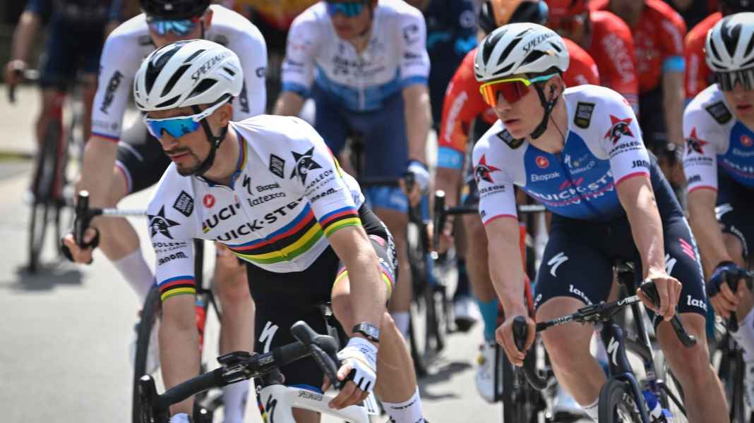 Classique de printemps - Le super talent cycliste Evenepoel avec un spectacle de course cycliste furieux