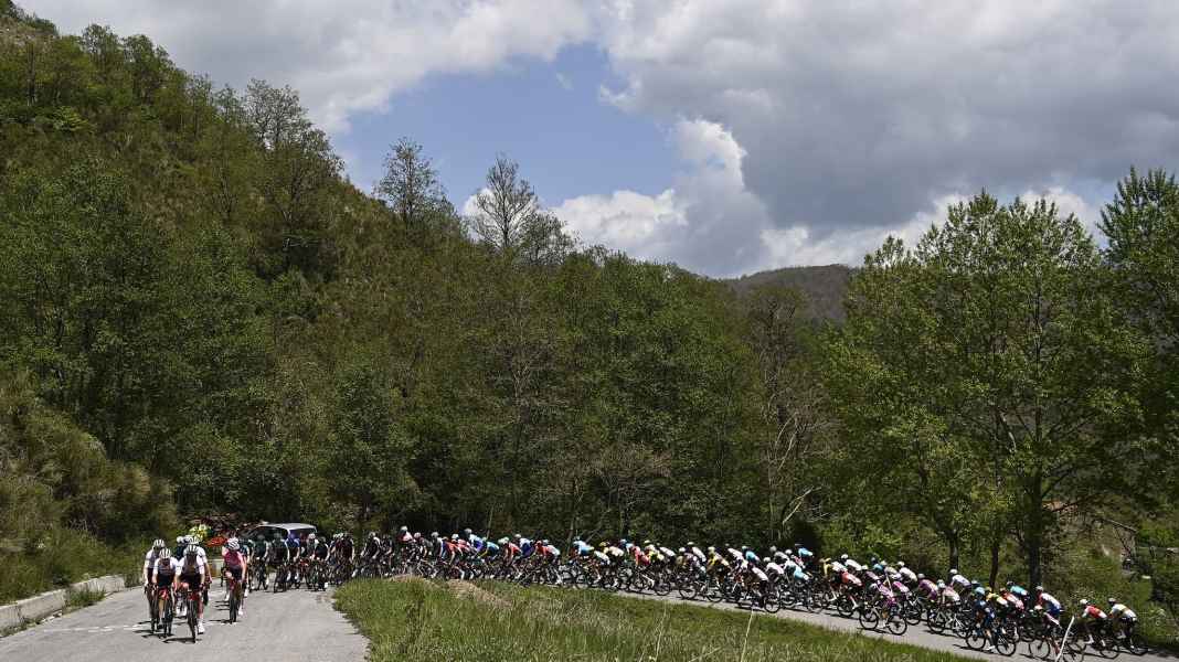 Kämna loses mountain jersey at the Giro to stage winner Bouwman