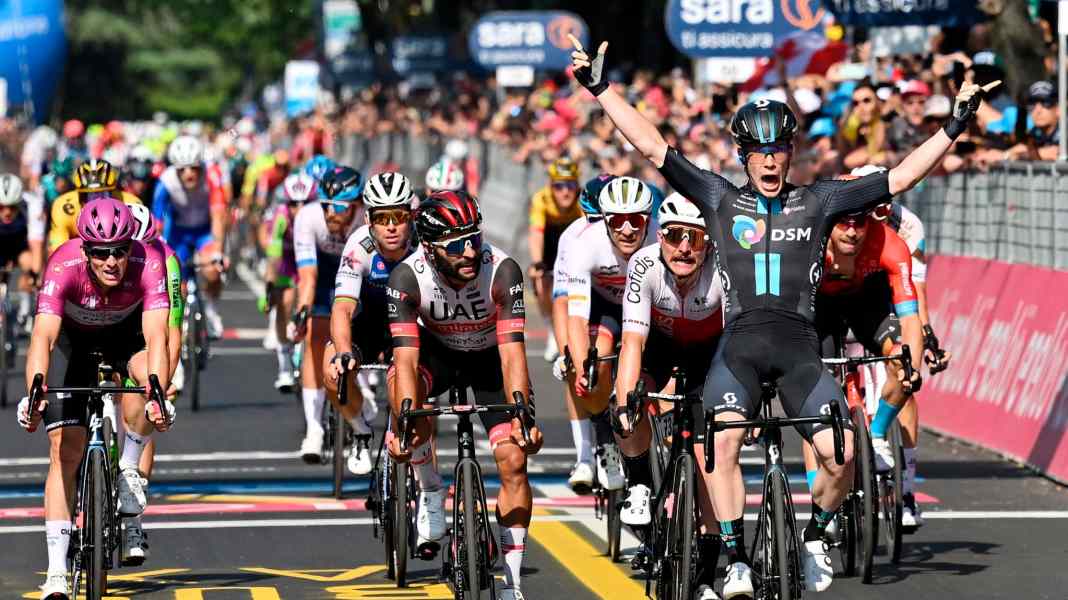 Tour of Italy - Dainese sprints to victory on the 11th stage of the Giro