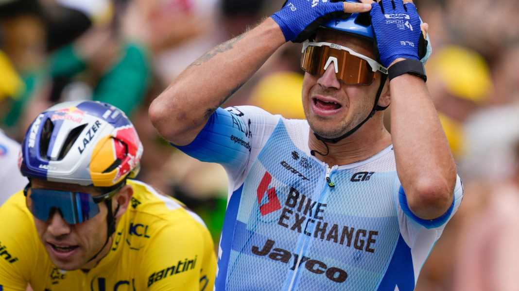 Tour de France: Groenewegen wins stage 3