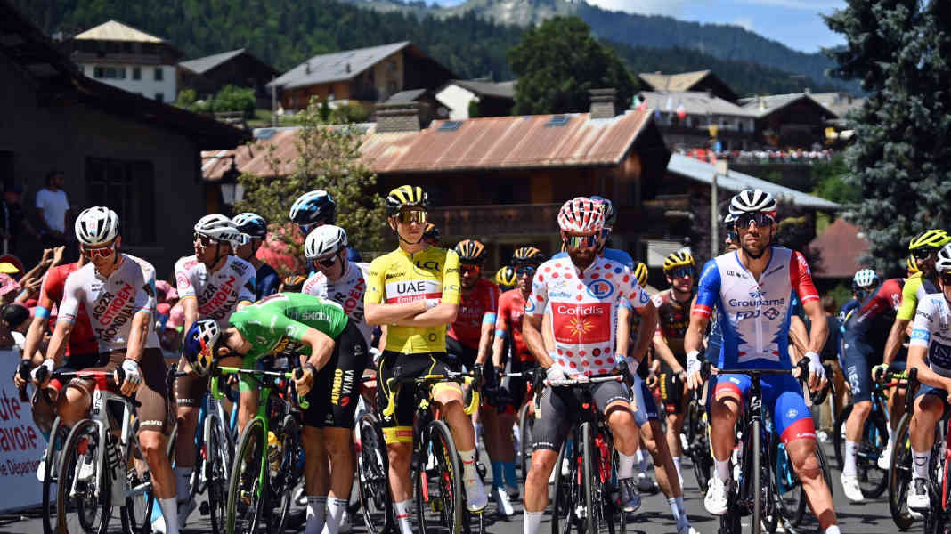 Tour de France - Bus de l'équipe bloqué : Chaos au départ de la dixième étape