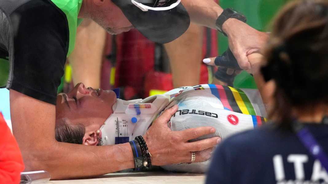 Crashed track cycling world champion Paternoster operated on collarbone