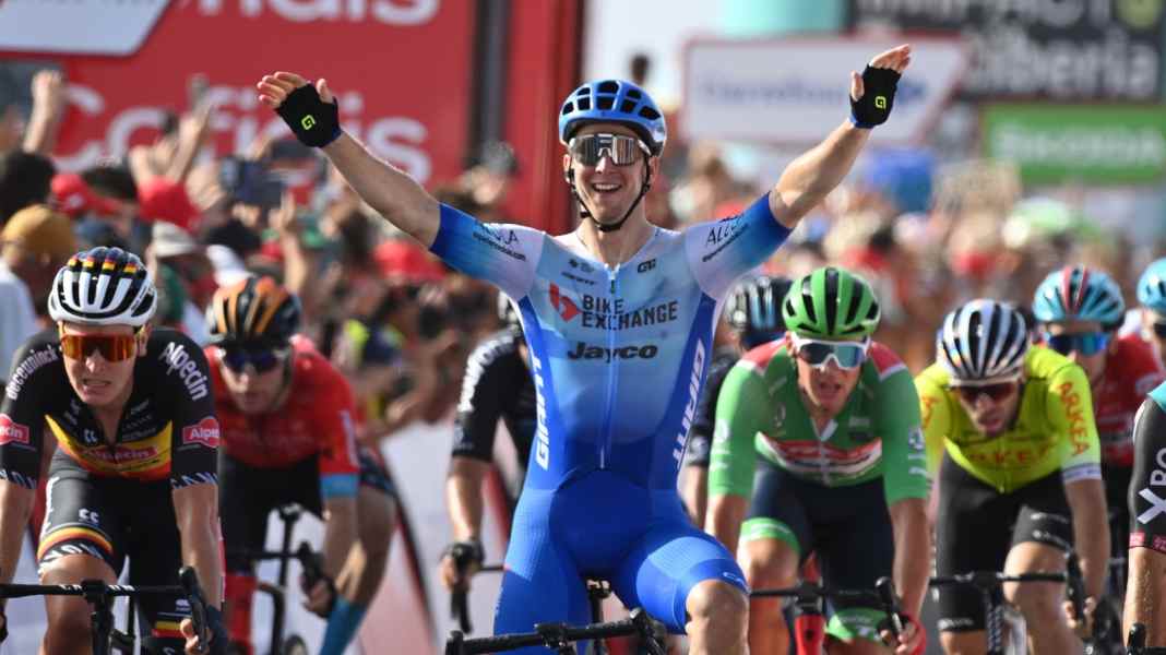 Stage 11 - Vuelta: Groves wins sprint on the Gulf of Almeria