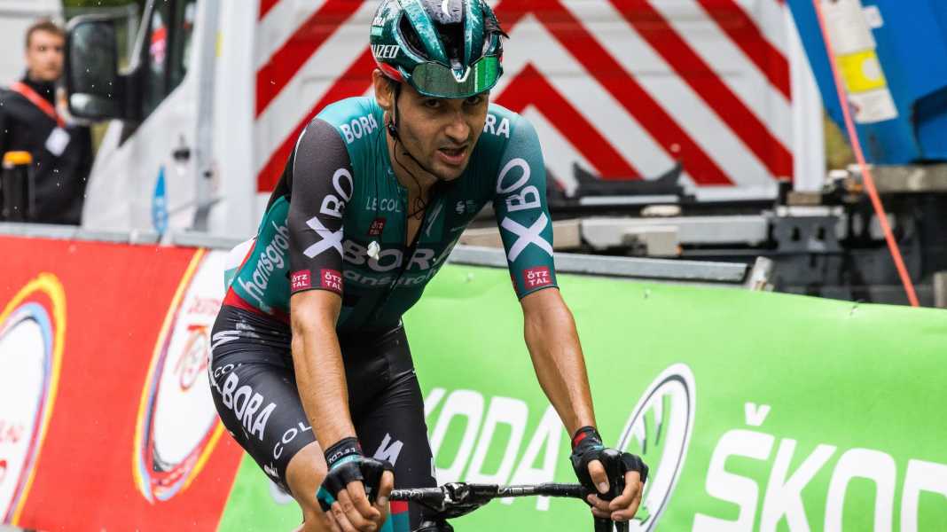 "Don't get any younger": Buchmann still believes in Tour podium