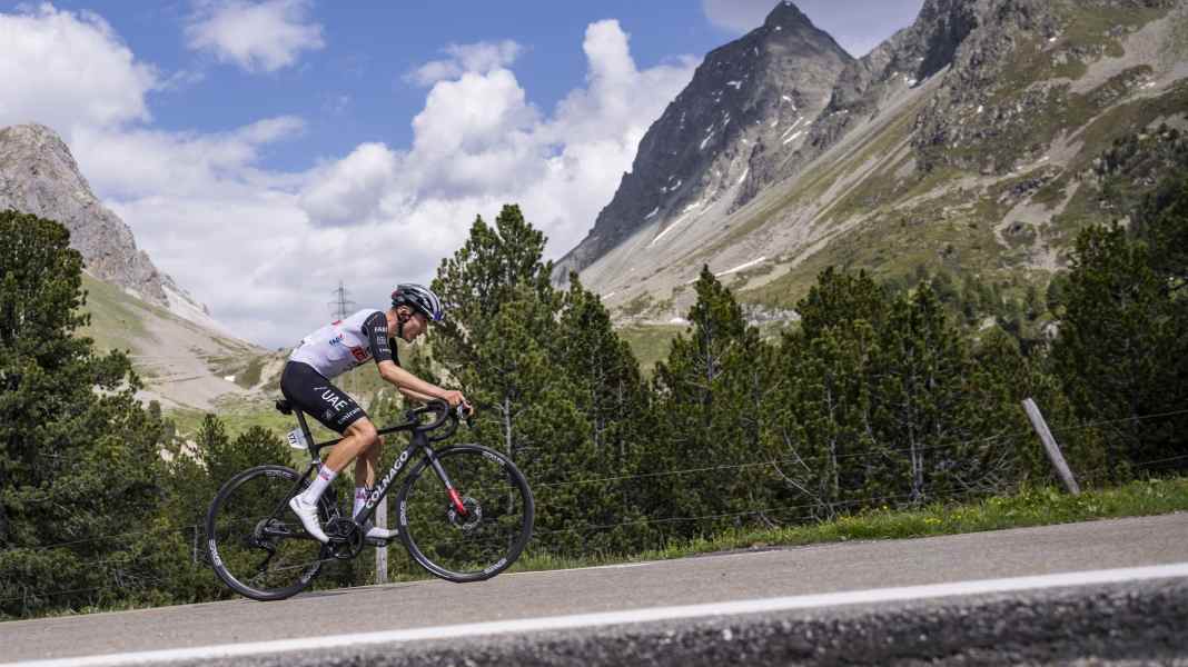 Tour de Suisse: Ayuso wins stage 5 - concern for Mäder