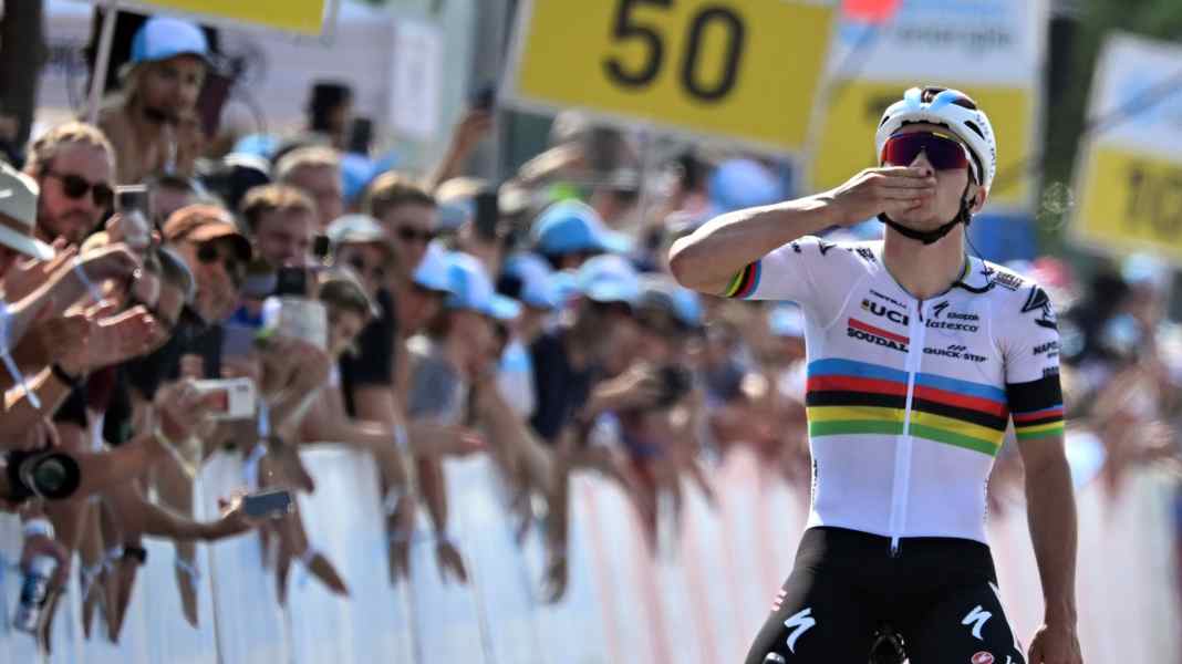 "That was for Gino": Evenepoel dedicates victory to deceased Mäder
