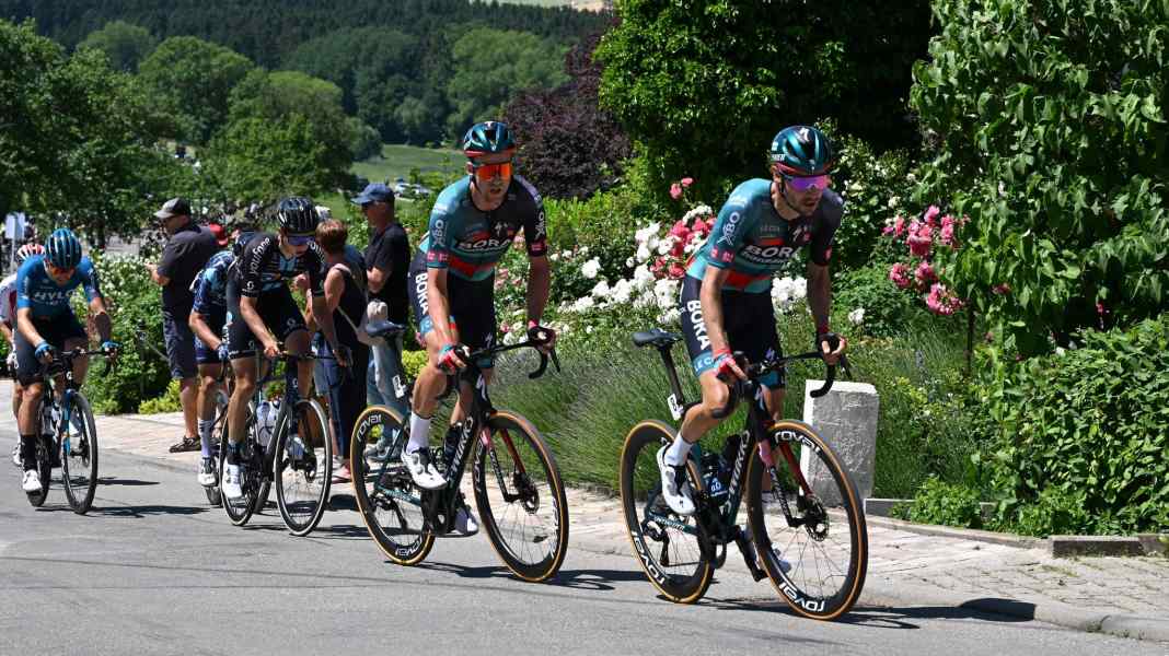 Victoire en solo en Forêt Noire : Buchmann se rend au Tour en tant que champion