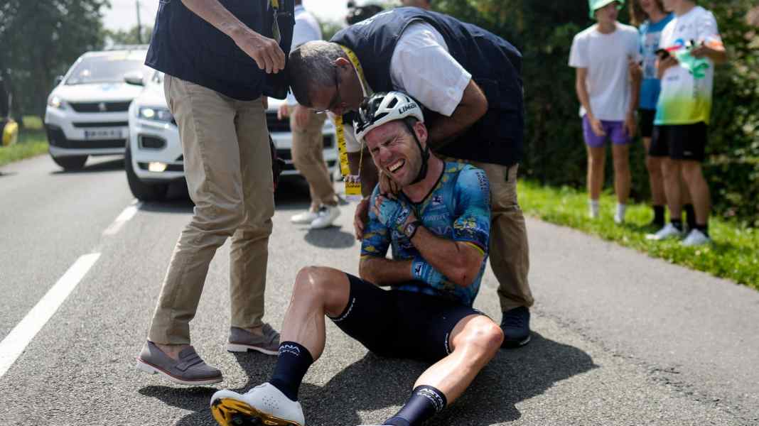 Tour de France: Cavendish's record-breaking dream shattered - Pedersen wins