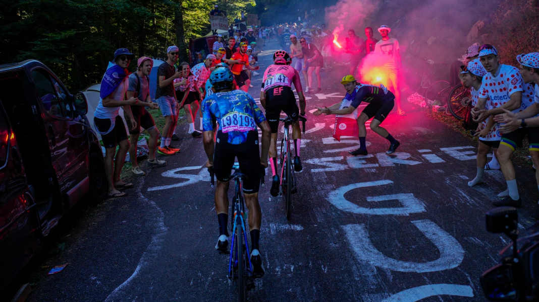 Fans at the Tour de France: pleasure and danger for professional cyclists