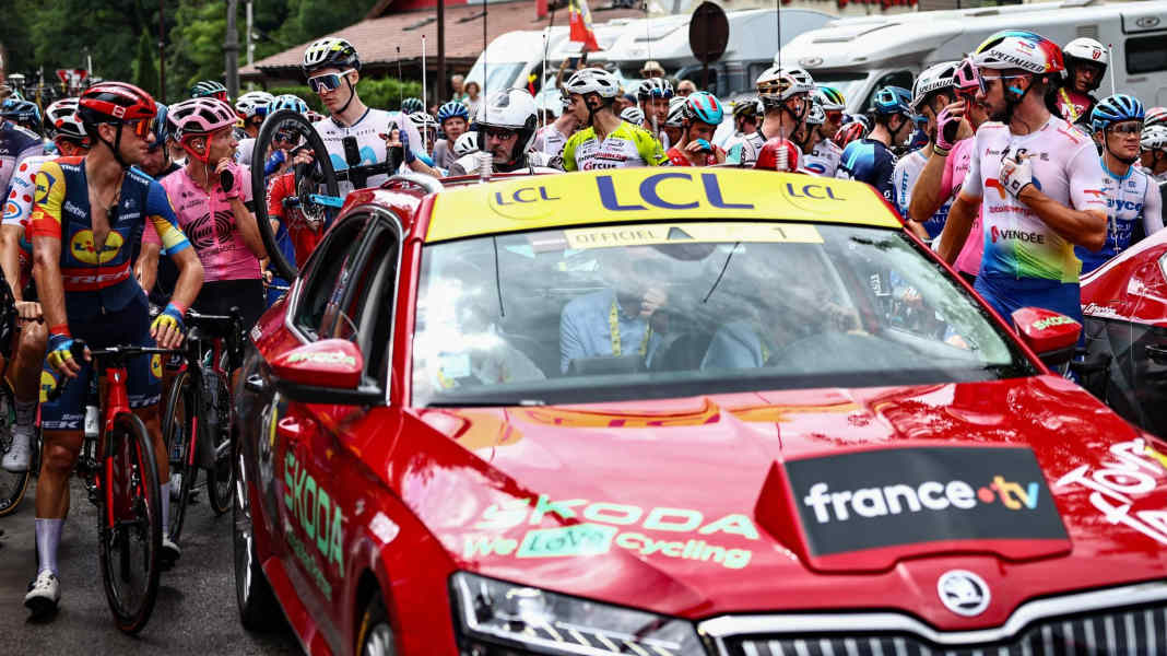 Massensturz: 14. Tour-Etappe gestoppt - Drei Aufgaben