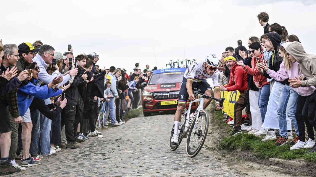 Van der Poel wins Paris-Roubaix - Politt fourth