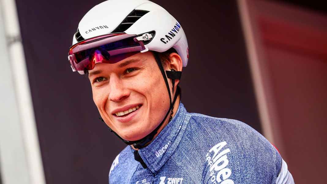 Philipsen extends contract with Alpecin-Deceuninck