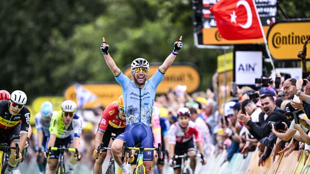 "Très heureux" : Cavendish couronné roi de l'étape du Tour