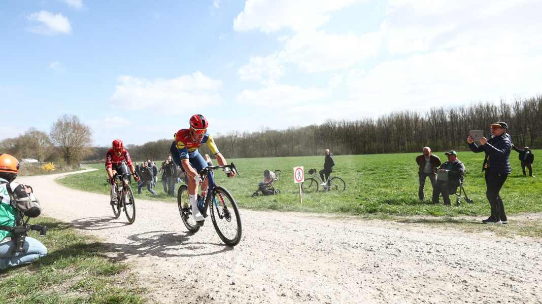 56 km en tête : Pedersen remporte Gand-Wevelgem