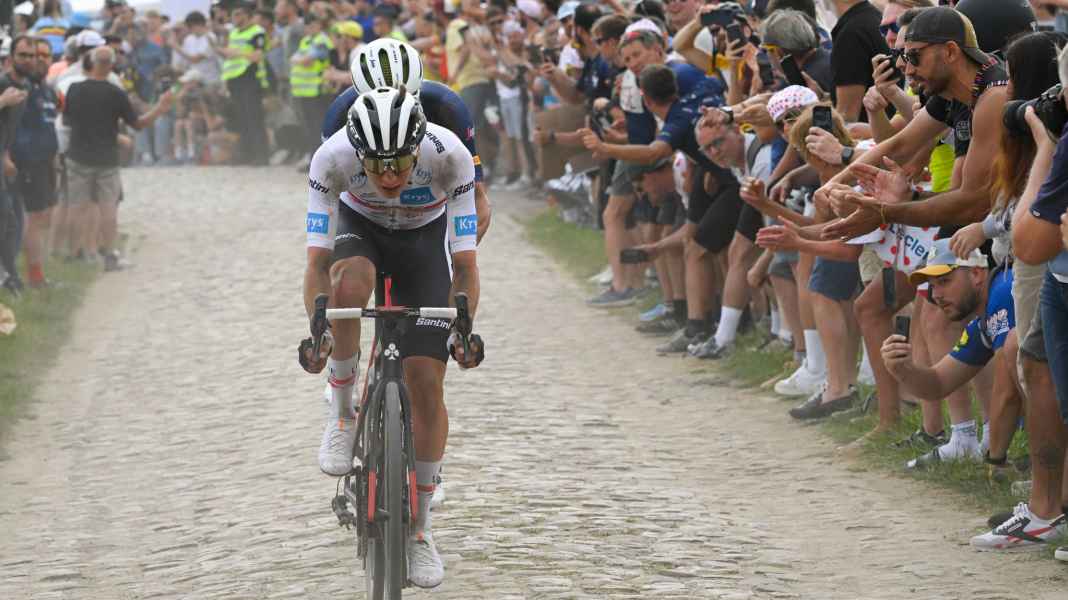 Tadej Pogačar in the "Hell of the North" for the first time: Rain at Paris-Roubaix?