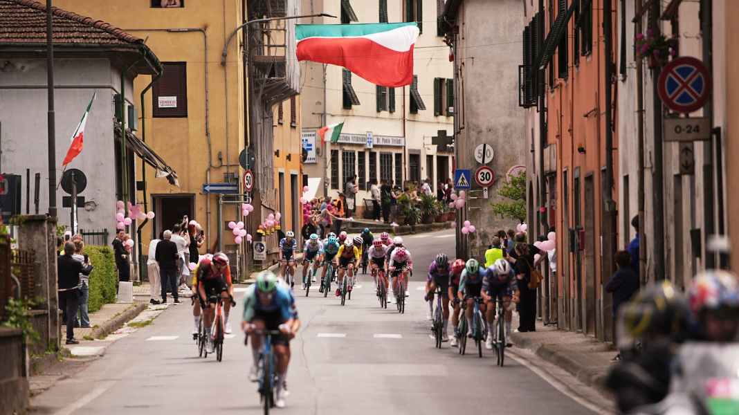 108. Giro d'Italia - Früherer Giro-Sieger Carapaz gewinnt elfte Etappe