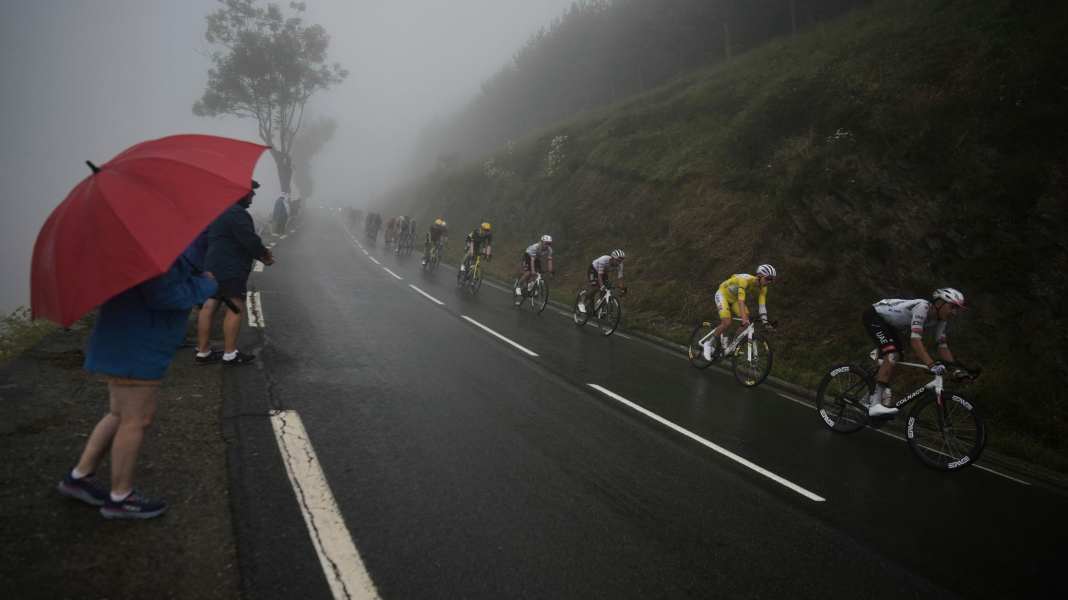 Tour de France - Teamauto erfasst Zuschauer - Tour-Jury bestraft Fahrer