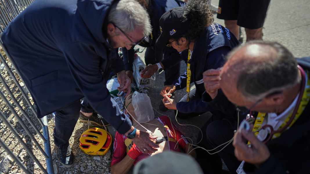 Tour de France - Tour-Profi kollabiert im Ziel nach Etappe auf Mont Ventoux